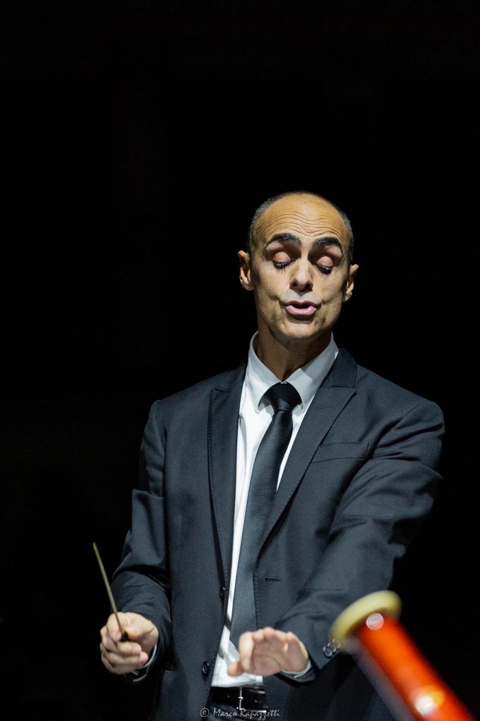 gianluca sartori dirige concerto natale 2019